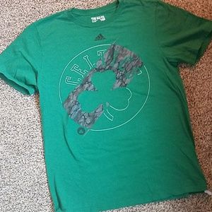 Boston Celtics Adidas shirt SZ Medium